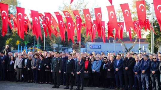 Atatürk, Bayrampaşa'da törenle anıldı