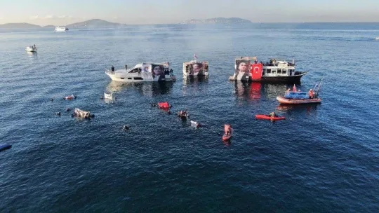 Atatürk, Maltepe'de 'Saygı Zinciri ve Dalışıyla' anıldı