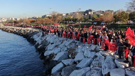 Atatürk, Maltepe'de 'Saygı Zinciri ve Dalışıyla' anıldı