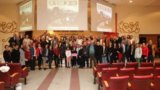 Atatürk'ün İzmit'ten son kez uğurlanışı belgesel gösterimiyle anıldı