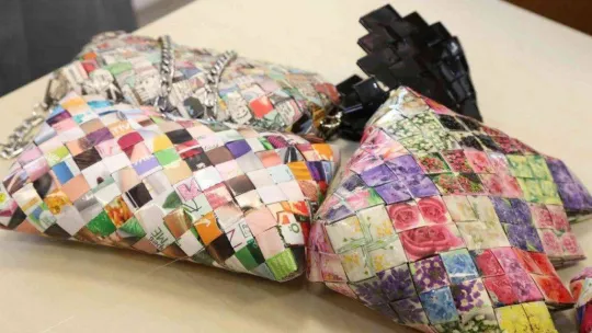 Atık kağıtlar maharetli ellerde sanata dönüştü