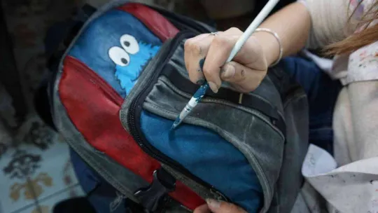 Atmaya kıyamadıkları eşyaları günümüze uyarlayarak geri dönüşüme kazandırıyorlar