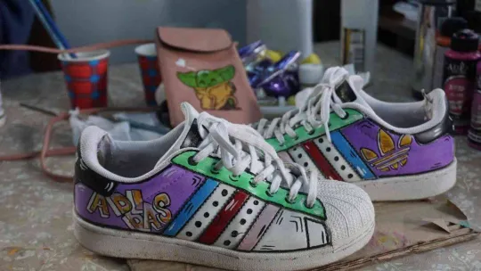 Atmaya kıyamadıkları eşyaları günümüze uyarlayarak geri dönüşüme kazandırıyorlar