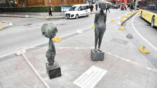 Avanak Avni evine döndü