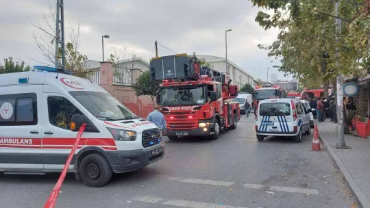 Avcılar'da geri dönüşüm deposunda korkutan yangın