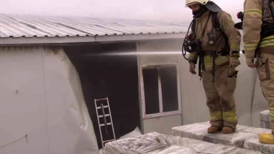 Avcılar'da inşaat işçilerin kaldığı konteynerde yangın çıktı