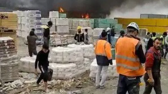 Avcılar'da inşaat işçilerin kaldığı konteynerde yangın çıktı