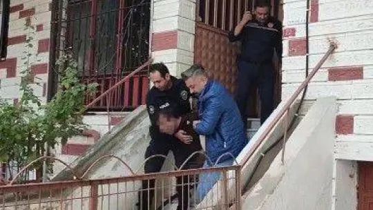 Avcılar'da madde bağımlısı şahıs evini yakıp kaçtı