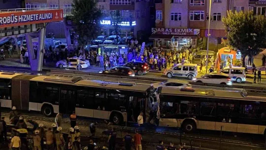 Avcılar'da metrobüsler kafa kafaya çarpıştı: 42 yaralı