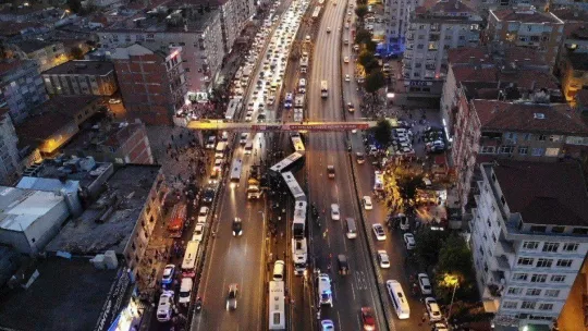 Avcılar'da metrobüsler kafa kafaya çarpıştı: 42 yaralı