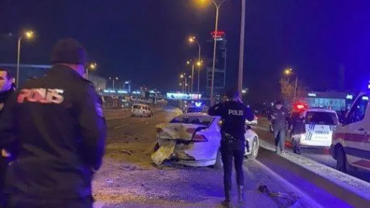 Avcılar E-5'te polisin dur ihtarına uymayan 4 hırsız, ortalığı savaş alanına çevirdi