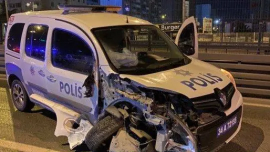 Avcılar E-5'te polisin dur ihtarına uymayan 4 hırsız, ortalığı savaş alanına çevirdi