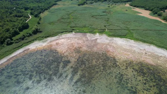 Suların çekildiği Terkos Gölü'nde ortaya çıkan tarihi yol havadan görüntülendi