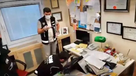 Hastalarından bıçak parası isteyen doktorla ilgili yeni görüntülere ulaşıldı