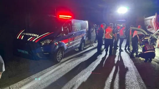 Silivri'de hafif ticari araç arıza yapan hafriyat kamyonuna çarptı: 1 ölü