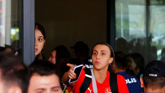 Avrupa şampiyonu Filenin Sultanları, Türkiye'ye döndü