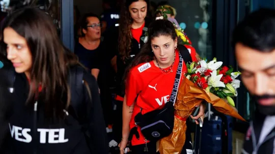 Avrupa şampiyonu Filenin Sultanları, Türkiye'ye döndü