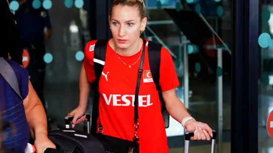 Avrupa şampiyonu Filenin Sultanları, Türkiye'ye döndü