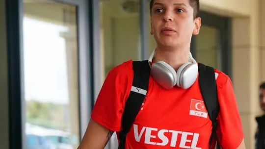 Avrupa şampiyonu Filenin Sultanları, Türkiye'ye döndü