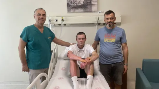 Deodorant sıkılırken çakılan çakmak sonları oluyordu