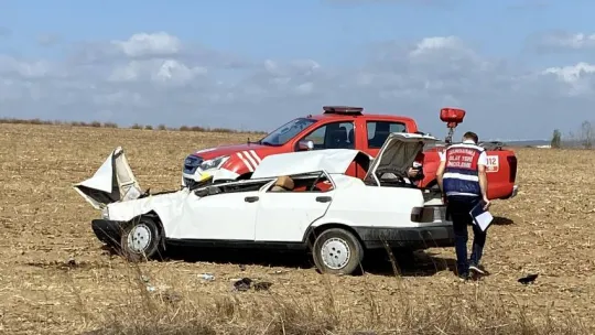 Otomobil takla attı: Genç kız hayatını kaybetti, iki arkadaşı yaralandı