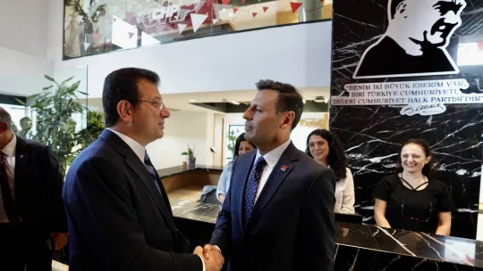 Ekrem İmamoğlu'ndan CHP İl Başkanı Özgür Çelik'e tebrik ziyareti