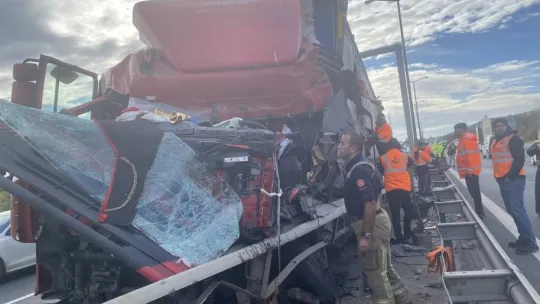 Büyükçekmece TEM'de tır kazası: 1 yaralı