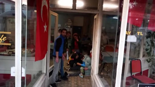 Çorlu'da kanlı kavga: Ağabeyini sokak ortasında 6 yerinden bıçakladı