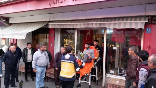 Çorlu'da kanlı kavga: Ağabeyini sokak ortasında 6 yerinden bıçakladı