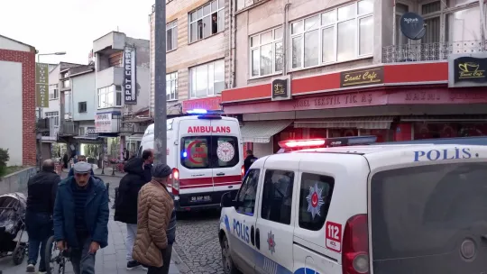 Çorlu'da kanlı kavga: Ağabeyini sokak ortasında 6 yerinden bıçakladı