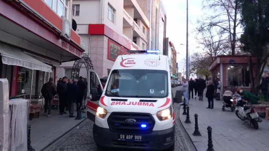 Çorlu'da kanlı kavga: Ağabeyini sokak ortasında 6 yerinden bıçakladı