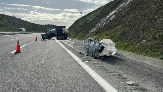 Kuzey Marmara Otoyolu'nda kaza sonrası kimyasal madde paniği