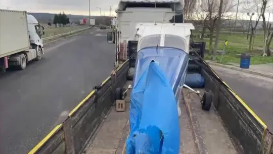 Bu da oldu: Sınırda uçak yakalandı