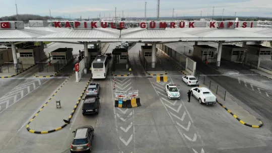 Bu da oldu: Sınırda uçak yakalandı