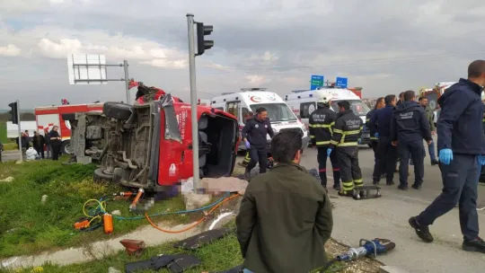 Tekirdağ'da tır, yolcu minibüsüne çarptı: 5 ölü, 10 yaralı