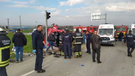 Tekirdağ'da tır, yolcu minibüsüne çarptı: 5 ölü, 10 yaralı