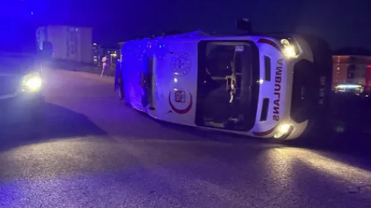 Hasta almaya giden ambulans kaza yaptı: 5 yaralı