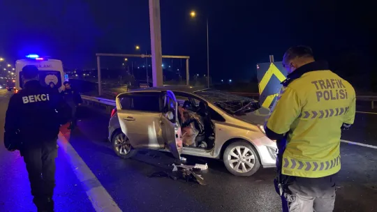 TEM Otoyolu'nda otomobil bariyerlere ok gibi saplandı: 1 ölü, 1 ağır yaralı