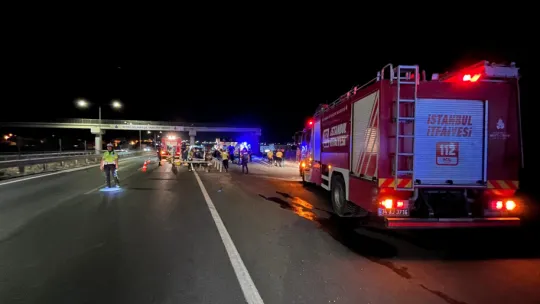 Silivri'de hafif ticari araç bariyere çarptı: 1 ölü, 1 yaralı