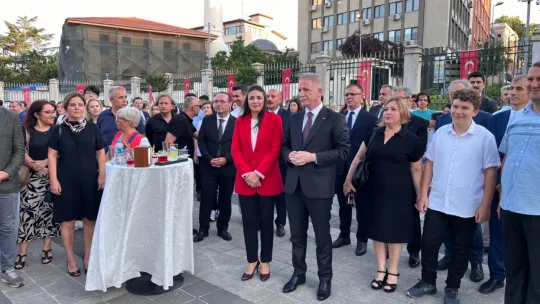 İstanbul Valisi Gül, LGS Türkiye birincilerini ağırladı
