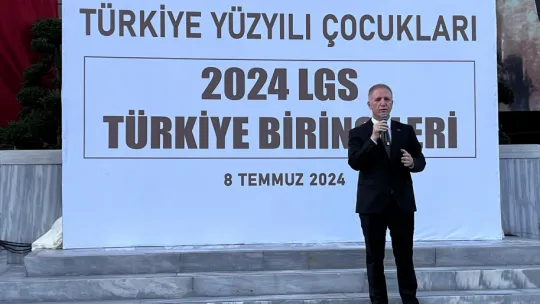İstanbul Valisi Gül, LGS Türkiye birincilerini ağırladı