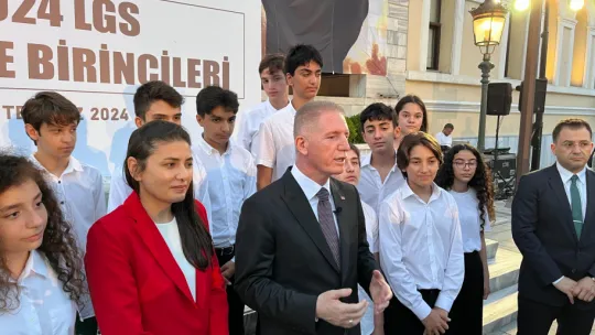 İstanbul Valisi Gül, LGS Türkiye birincilerini ağırladı