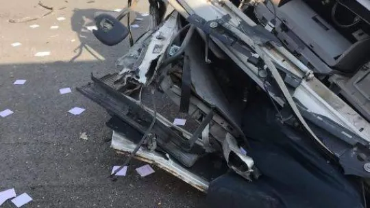 İstanbul'da akıllara durgunluk veren kaza dorsesi ve kupası kopan kamyondan sağ çıktı