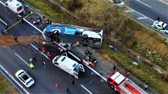 Bolu TEM'de feci kaza: 3 ölü, 16 yaralı