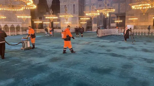 Ayasofya Cami Ramazan ayı öncesi gül suyu ile yıkandı