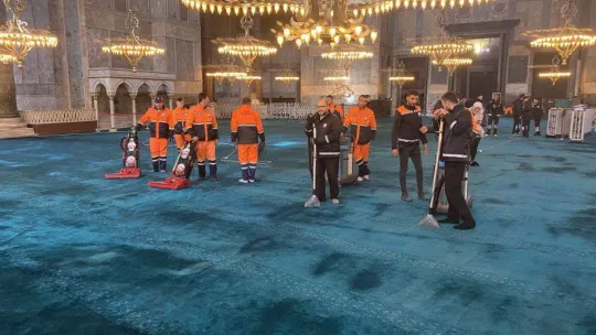 Ayasofya Cami Ramazan ayı öncesi gül suyu ile yıkandı