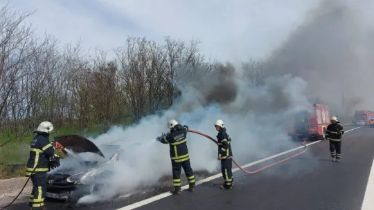 Tamirden çıkan otomobil Avrupa Otoyolu'nda küle döndü