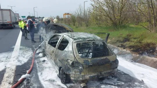 Tamirden çıkan otomobil Avrupa Otoyolu'nda küle döndü