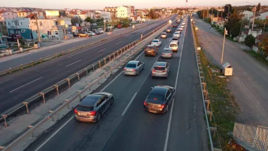 Tatil dönüşü trafik çilesi: Tekirdağ-İstanbul yolunda trafik durma noktasına geldi