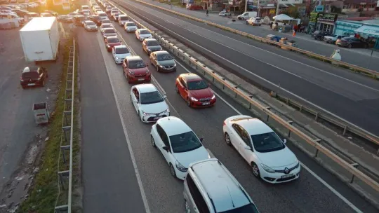 Tatil dönüşü trafik çilesi: Tekirdağ-İstanbul yolunda trafik durma noktasına geldi